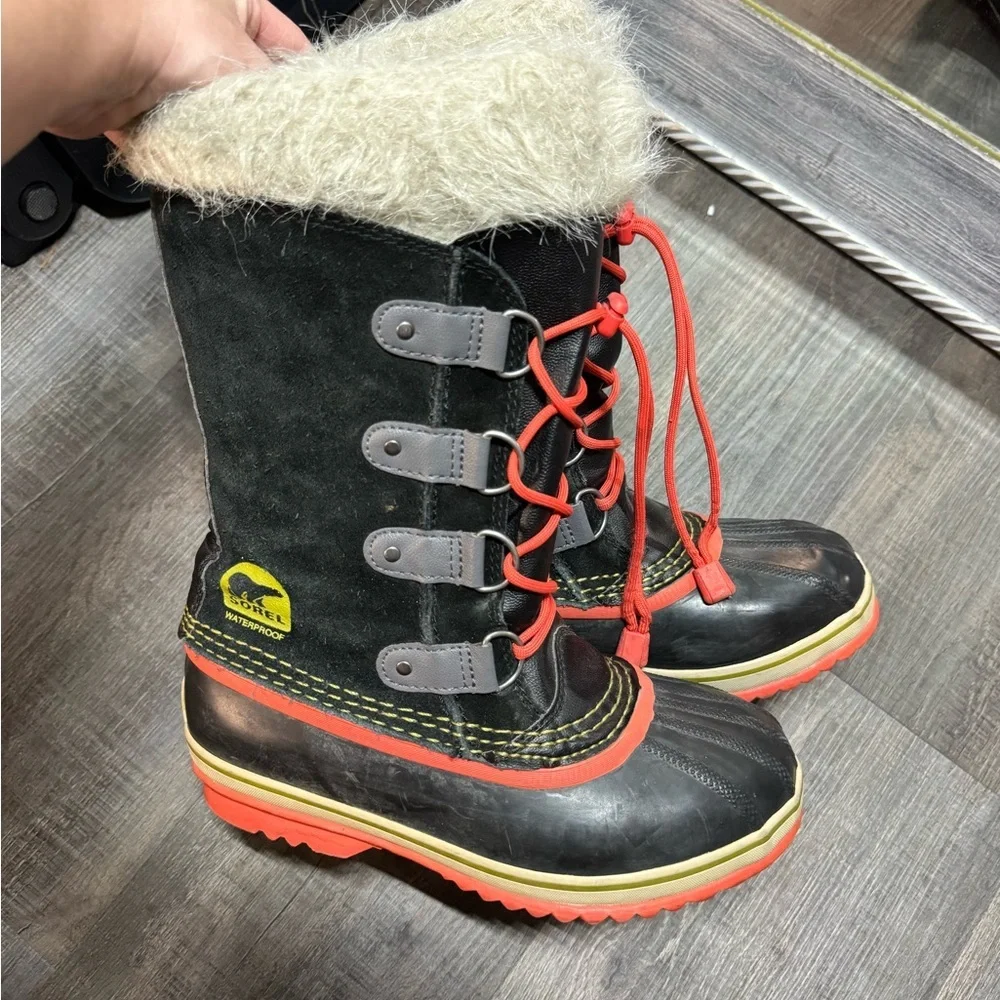 Sorel Joan of‎ Arctic youth boots